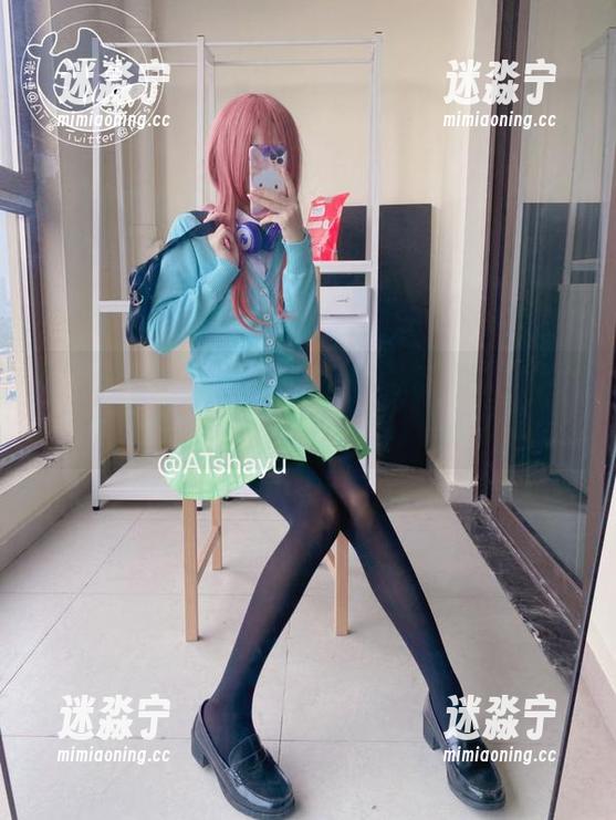 不一样的学园风，AT鲨的女高中生合集，这图片怎么看都像藏着点小心思。