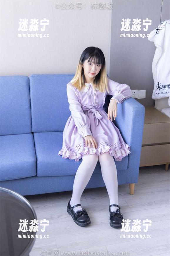 BoBoSocks袜啵啵-小淳 BoBoSocks袜啵啵 - 更新来了!俏皮的小淳和她的高跟鞋对话。