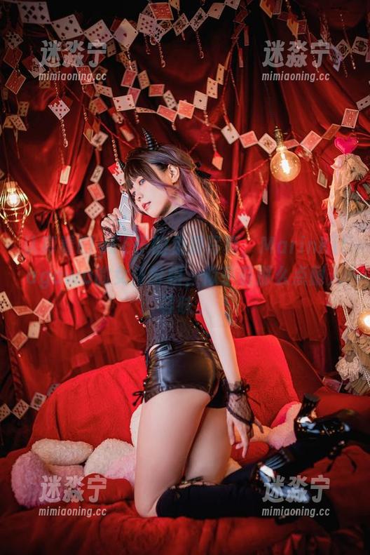 认真看ElyEE子的免费写真，MarinKitagawa的女仆扮相，似乎有那么点耐人寻味。