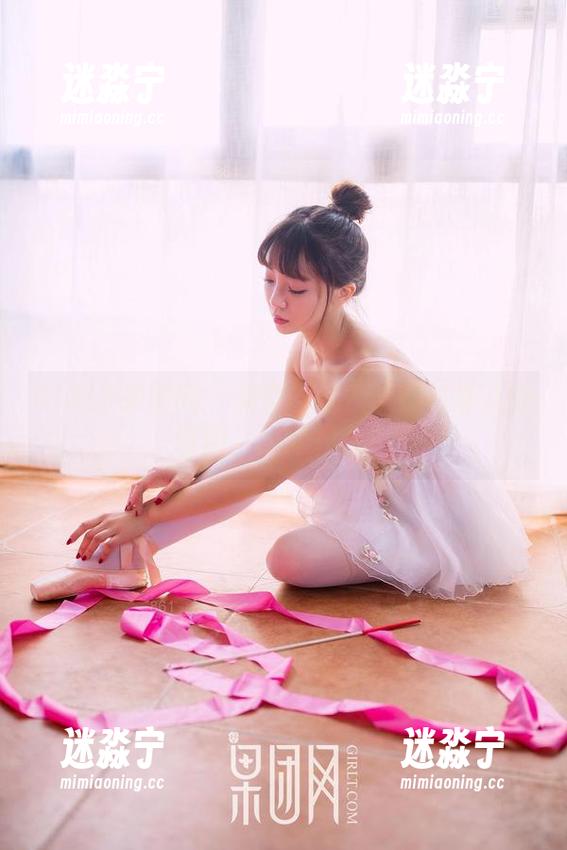 GIRLT果团网-松果儿 GIRLT果团网 - 美图不够?下载松果儿的制服,随时换装!