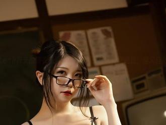 细细品味Leah梓未的睡衣，精选图片有时候让人觉得随意，但又自然得不行。