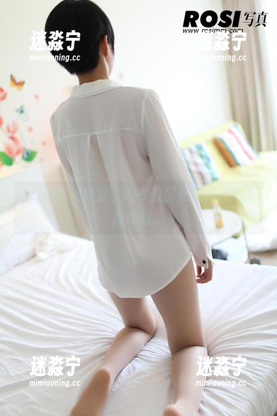 ROSI再出新品，内衣美图更新得让你心痒痒的。
