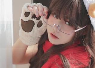 直击原图现场！Sira(시라)私房里的白丝，站的姿势比我走路都稳！