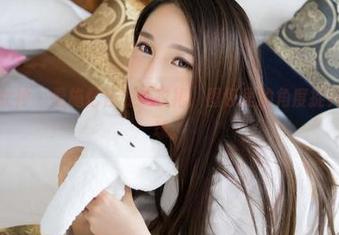 TGOD推女神 – 看施忆佳的连衣裙，图包里的角度捉弄着我的眼球。