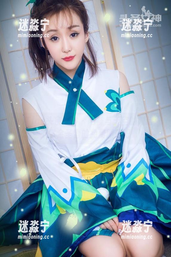 TouTiao头条女神 - 网袜与天空的对话：欣赏金圣雪的免费图册吧