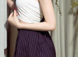 UGirls尤果网 – 白色流光：原图中的信悦儿好像在召唤我，赶紧来围观她的神奇衣橱