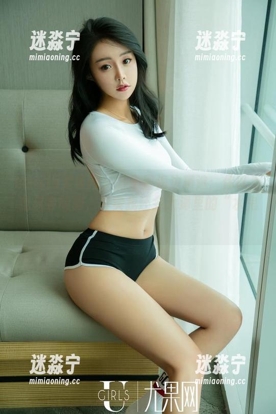 UGirls尤果网 - 方子萱海边精选：你以为我只会尬舞，其实我还会大海里的“水鬼”！