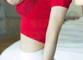 UGirls尤果网 – 睡衣随风飘，李凌子的私拍炸裂出意外的美感。
