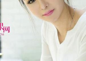 UGirls尤果网 – 请享用王语纯的礼服美图，除了免费，还带点甜。