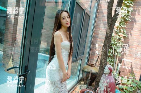 UGirls尤果网 - 陈宝拉油亮作品分享之放光彩，这发光攻略又要开始了，我能说这是新的流行趋势吗？