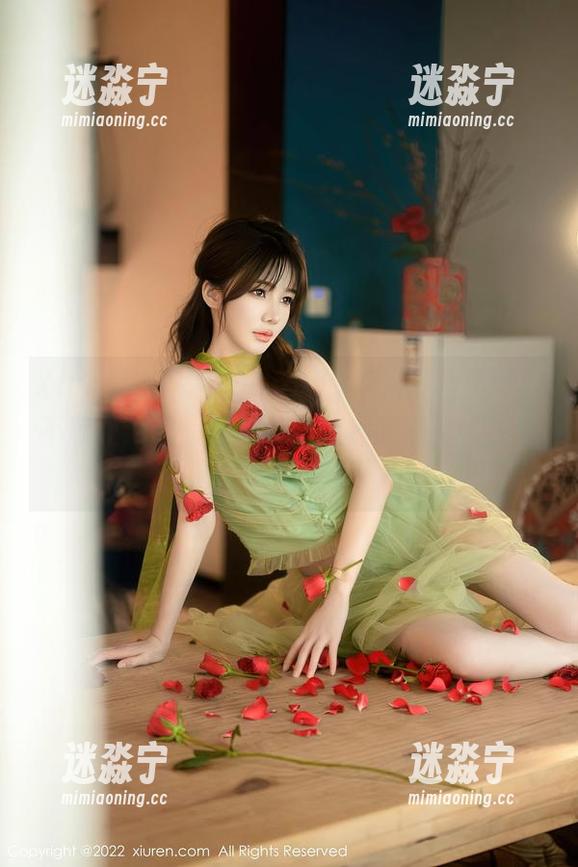 Xiuren秀人网 - Candy糖糖短裙美图，不禁让我想，短裙和我这种腿型有啥关系？
