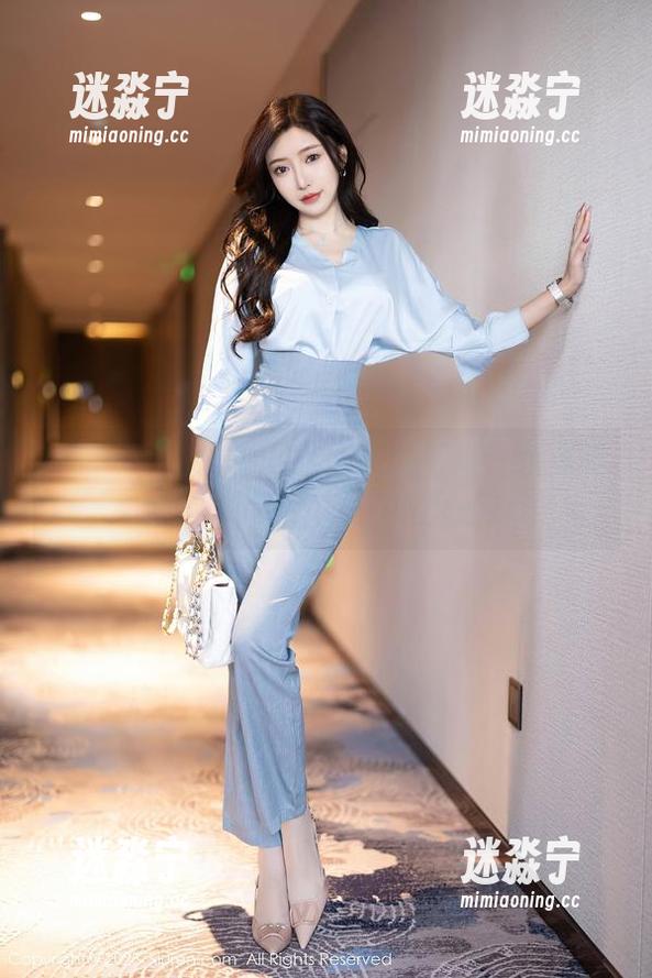 Xiuren秀人网 - 无圣光的不羁：丝袜与伊丽莎有点白的随性一刻
