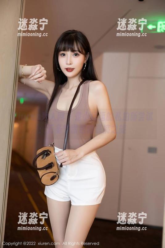 Xiuren秀人网 - 是小逗逗的私拍新尝试：万圣节图包的恶搞之旅