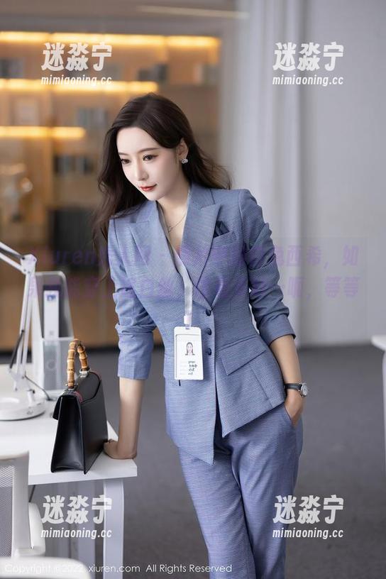 Xiuren秀人网-白兔西希 Xiuren秀人网 - 照片中的白兔西希,如果我能穿上这白丝,该有多好…呃,等等!