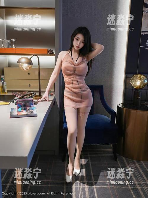 Xiuren秀人网-艾希儿 Xiuren秀人网 - 艾希儿的瑜伽套图:到底是练功还是展现柔韧性呢?