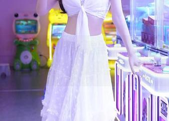 Xiuren秀人网 – 高清呈现，芝芝Booty的黑丝演绎，腿部剪影把我搞懵了