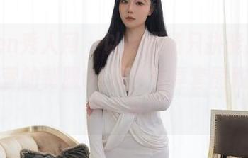 Xiuren秀人网 – 以为职场只拼能力，然而陆萱萱的制服OL旅拍写真套图教你另一种攻略！