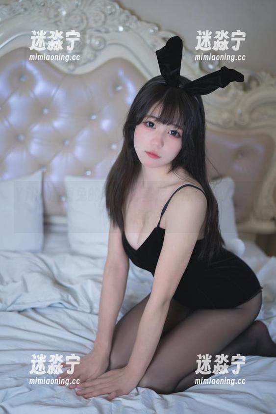 Yiko湿润兔 Yiko湿润兔的私房比基尼,原图让人想多了点?