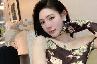 微密圈 – 御姐天花板下的不爱笑的赛琳：每张照片都是气质的狂欢