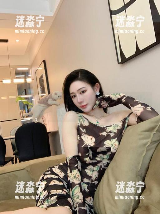 不爱笑的赛琳 微密圈 - 御姐天花板下的不爱笑的赛琳:每张照片都是气质的狂欢