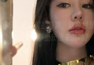 微密圈 – 图集：不爱笑的赛琳，这身材是认真的吗？真的是在那里长出来的吗？