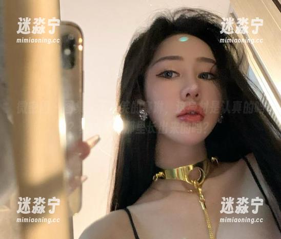 微密圈 - 图集：不爱笑的赛琳，这身材是认真的吗？真的是在那里长出来的吗？
