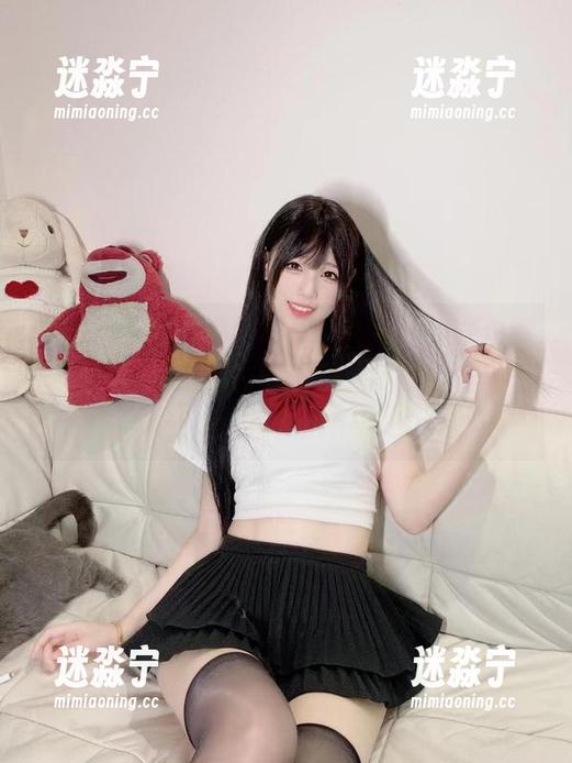 微密圈 - 收获草莓的季节？不不，是最新十万口草莓粥粥户外图册，和野外的草丛亲密接触！