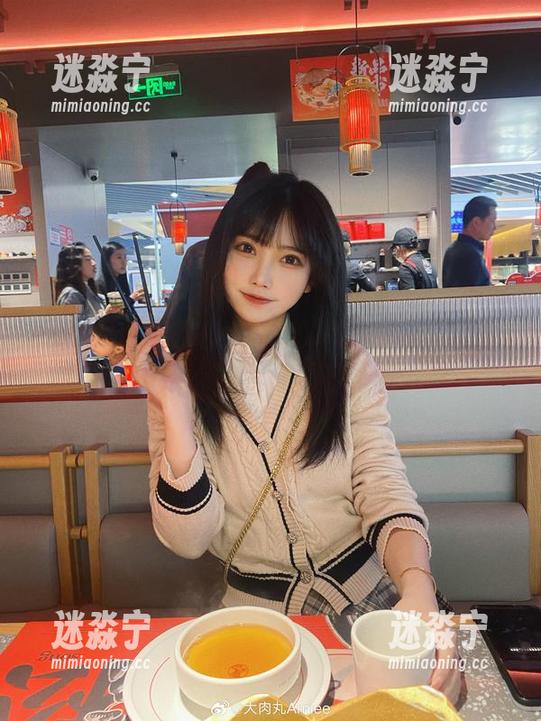 又一组大肉丸Amiee的JK作品，分享给你们，带上耳机慢慢欣赏。