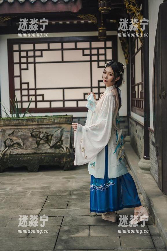 原图“水手服”，如月灰只想说“我也想在海上漂一漂！”