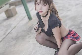 宅夏yoko的白色丝质连衣裙：这图包让我想起了甜甜的冰淇淋，不吃好像不行！