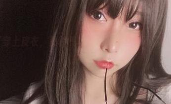 小泉学姐吖穿上皮衣，那种气场绝对是你想象不到的，图包完美揭晓。