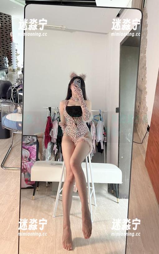 微密圈 - 小玉吃果冻的校服，真的是合集吗？随便分享，反正是看！