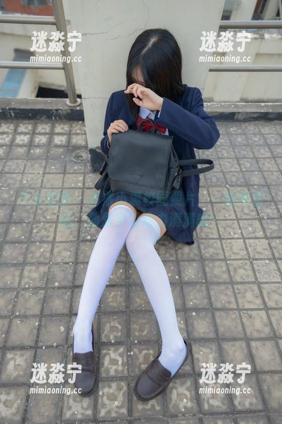 少女秩序 - 高清小满校园照片：一键换壁纸，助你学习动力满满哦！
