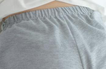 少女秩序：天台黑色过膝袜短裙写真，果然很“少女”