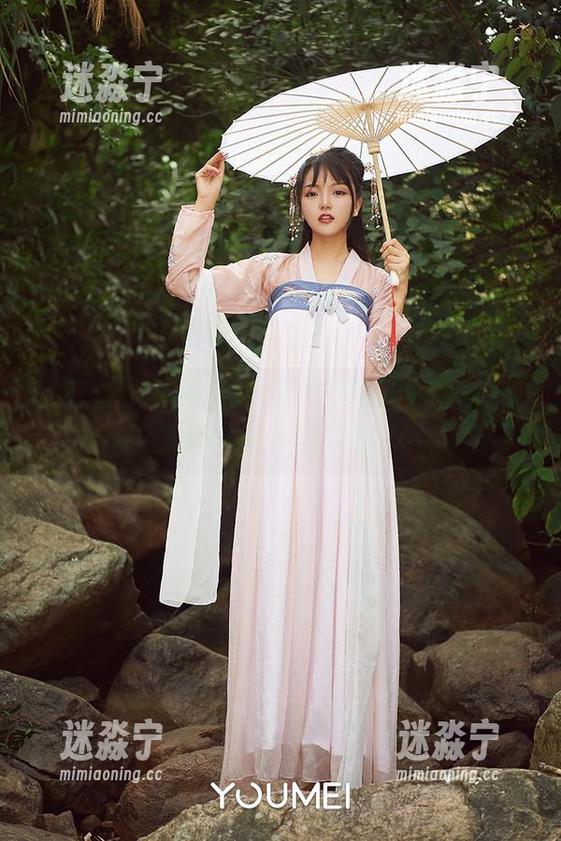 尤蜜荟 - 合法萝莉的睡衣美图，竟然让我忍不住想多看几眼…