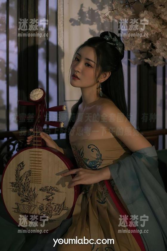 尤蜜荟 - 合法萝莉夏天的全套图片，有种我必须马上好好思考一下午的感觉。
