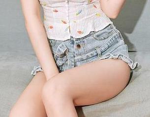 尤蜜荟 – 精选！娜依灵儿的花嫁图集又把我带回了那种年轻的幻想。