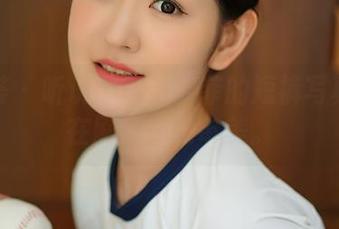 尤蜜荟 – 听说了么？尹菲的短裤写真集又在刷新你的审美。