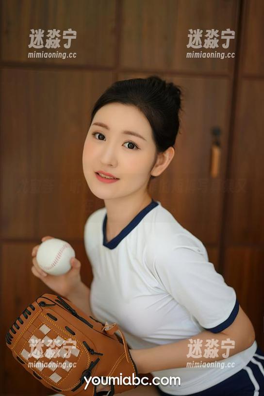 尤蜜荟 - 听说了么？尹菲的短裤写真集又在刷新你的审美。