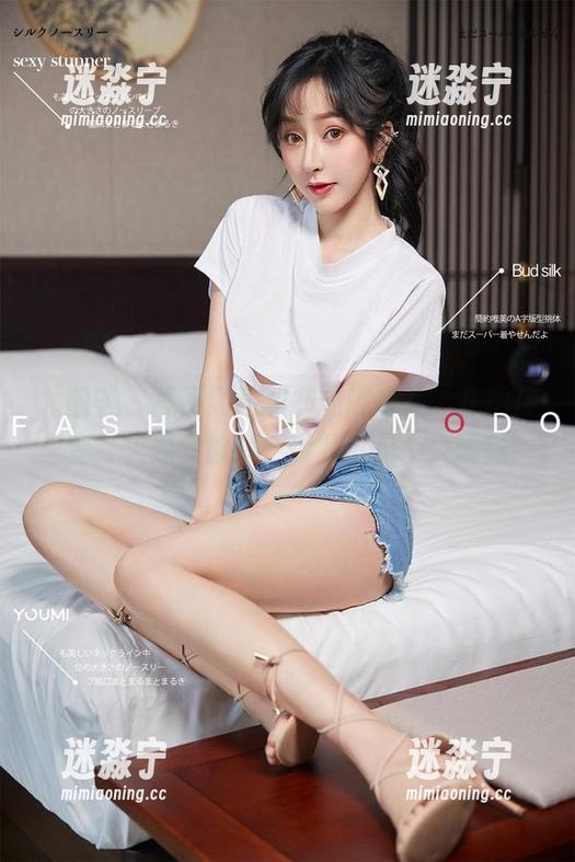 尤蜜荟 - 找不到教科书的曦宝儿，在图库里变身火辣女教师，今儿可是个大课题！