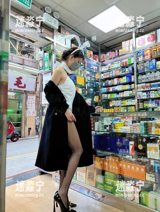 微密圈 - 就是阿朱啊的白色吊带，图包更新完全不小心把人撩到了哦。