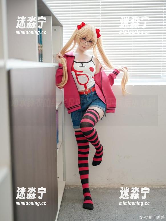 幼水铃衣的绝美足部套图，下载后小心别被撩！