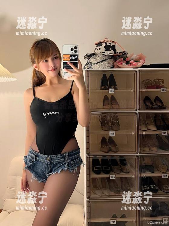 微密圈 - 看看张思允nice最新的丝袜亮点，分享美好的一刻！