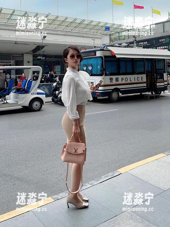 微密圈 - 皮衣控看过来！张老师给你送福利，快下载这免费的写真！