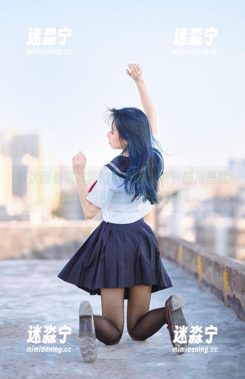 每次翻看果咩酱的职业装合集，脑海里就出现很多创意会议场景