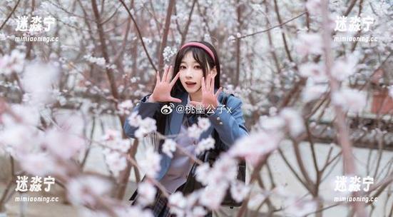桃墨公子 在桃墨公子的最新作品里,希娜小姐像个百变精灵,每张图片都不一样!