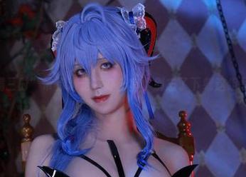 让“桜满三时”带你游走在办公室，别忘了下载这组写真哦！