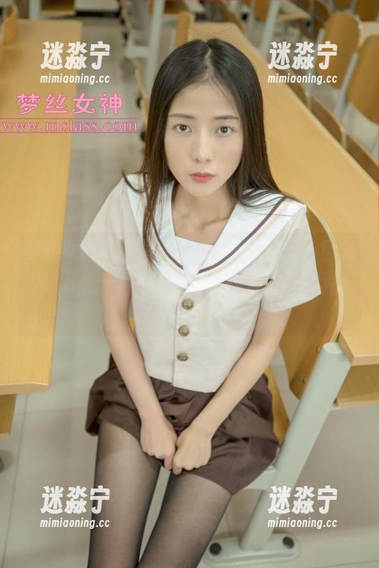 梦丝女神 - 下载灵唯校服纯白套图，目光停留在那一瞬间，难以自拔，真是个谜一样的姑娘。