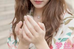梦丝女神 – 荒野中有雪馨的户外写真，心中那点嫉妒——她真能玩得开！