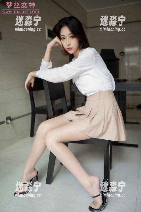 梦丝女神-香琪 梦丝女神 - 香琪的黑丝写真集:在这种画面前,我怀疑我的直男身份!快来分享我的纠结!